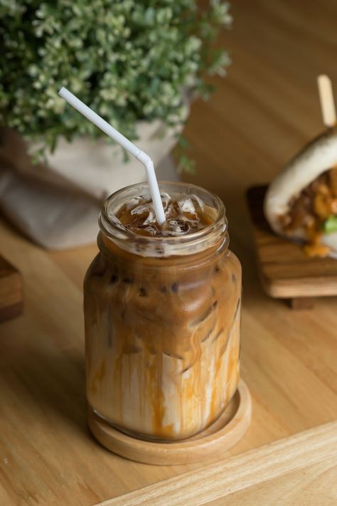 quietkiran's tweet photo. ⓘ this tweet is for people who love iced coffee https://t.co/CNtlljgyWP