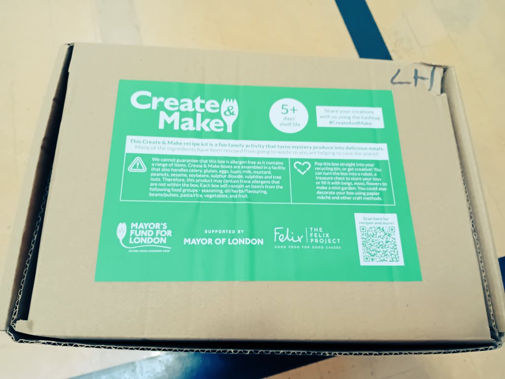 JustJohnJones's tweet photo. Fantastic welcome to @beyondthebias_ 2day to see #KitchenSocial partnership.  W/ @George_Greens , school facilities 🔓 for 4 weeks of summer offering daily sports/arts.  50 #createandmake boxes delivered, + 28 yp upskilled in basic first aid by Suleiman + Sadid @StreetDoctors https://t.co/FMcZS0uHaF