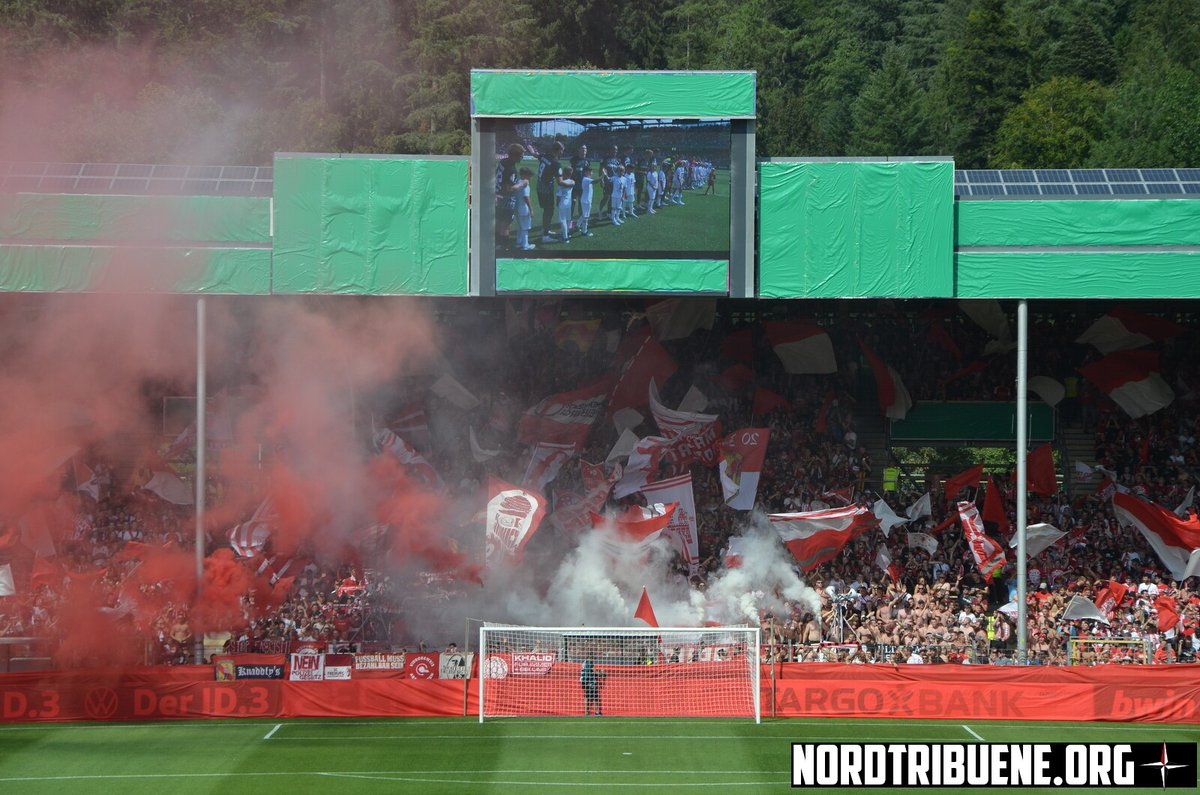 NordtribueneOrg's tweet photo. Das rot-weiße Fahnenmeer und viele weitere Fotos vom Pokalspiel am Sonntag sind jetzt auf unserer Homepage zu bestaunen:
https://t.co/UCnoAyN4jX
#svoscf https://t.co/tMDc9ZaIP0
