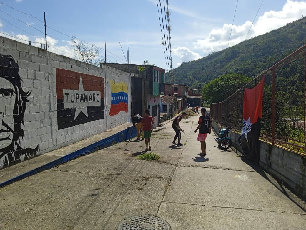 Mira_Venezuela (@mira_venezuela) on Twitter photo Así es camarada Presidente <a href="/NicolasMaduro/">Nicolás Maduro</a> “Seguiremos nuestro camino de Paz, solidaridad,amor,estabilidad y armonía”.
La militancia TUPAMARO de <a href="/MeridaMRT2/">TUPAMARO Mérida</a> desarrolla actividades de trabajo colectivo para recuperación de espacios en beneficio de las comunidades
#InnovarParaCrecer Así es camarada Presidente <a href="/NicolasMaduro/">Nicolás Maduro</a> “Seguiremos nuestro camino de Paz, solidaridad,amor,estabilidad y armonía”.
La militancia TUPAMARO de <a href="/MeridaMRT2/">TUPAMARO Mérida</a> desarrolla actividades de trabajo colectivo para recuperación de espacios en beneficio de las comunidades
#InnovarParaCrecer