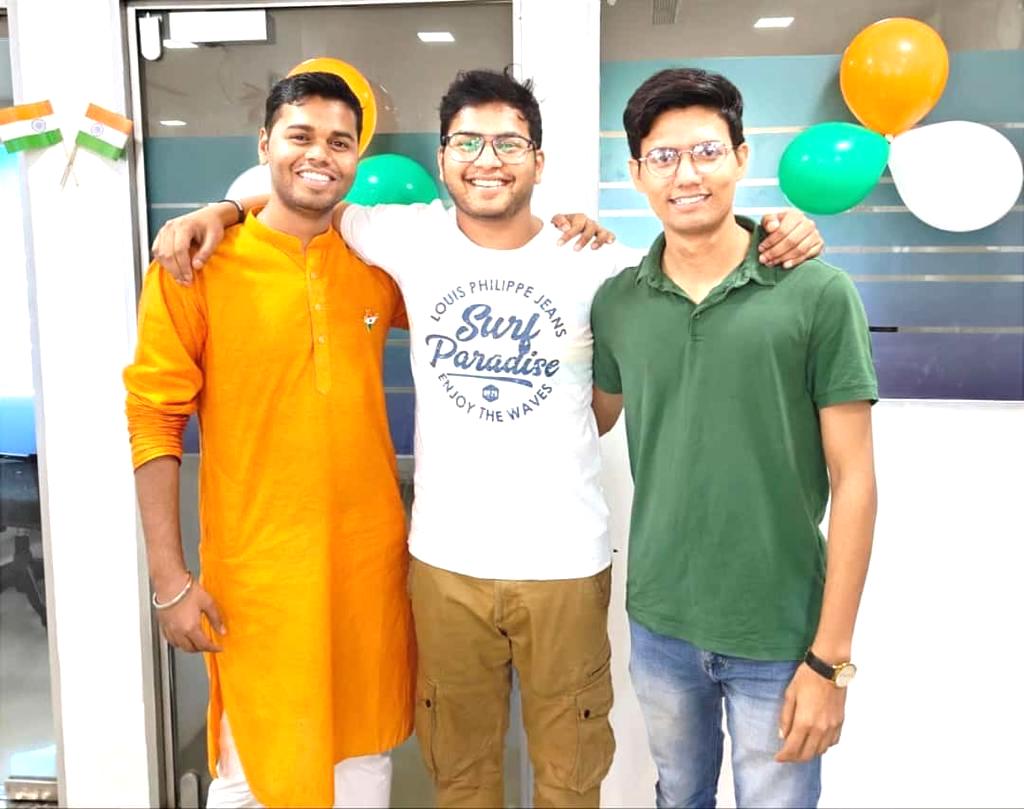 Seros_IN's tweet photo. Unifying hearts and aspirations across our branches, we stand together as one Seros family. Celebrating the spirit and pride of our nation. Happy Independence Day to all! 🇮🇳
#TogetherWeRise #IndependenceDayCelebrations #IndependenceDayIndia #EnergyForProgress #TeamSeros #IndependenceDay2023