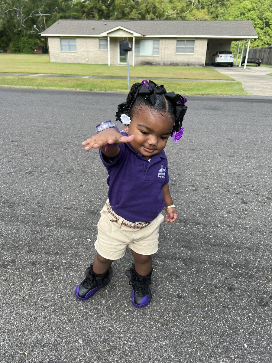 kcashe_'s tweet photo. #schooldays💜🖤 #mommyprincess https://t.co/3EGIa4KrmG