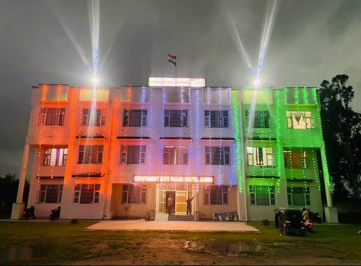 KhaleeqAwan8's tweet photo. Pahari hostel Jammu on the occasion of #Independenceday
#JaiBharatJaiPaharis https://t.co/ghPukhXtKl