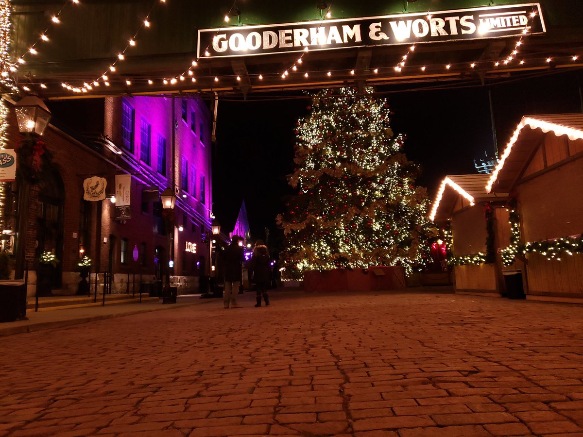 MiniiK09's tweet image. #Toronto Christmas #market at Distillery District!
#distilleryto