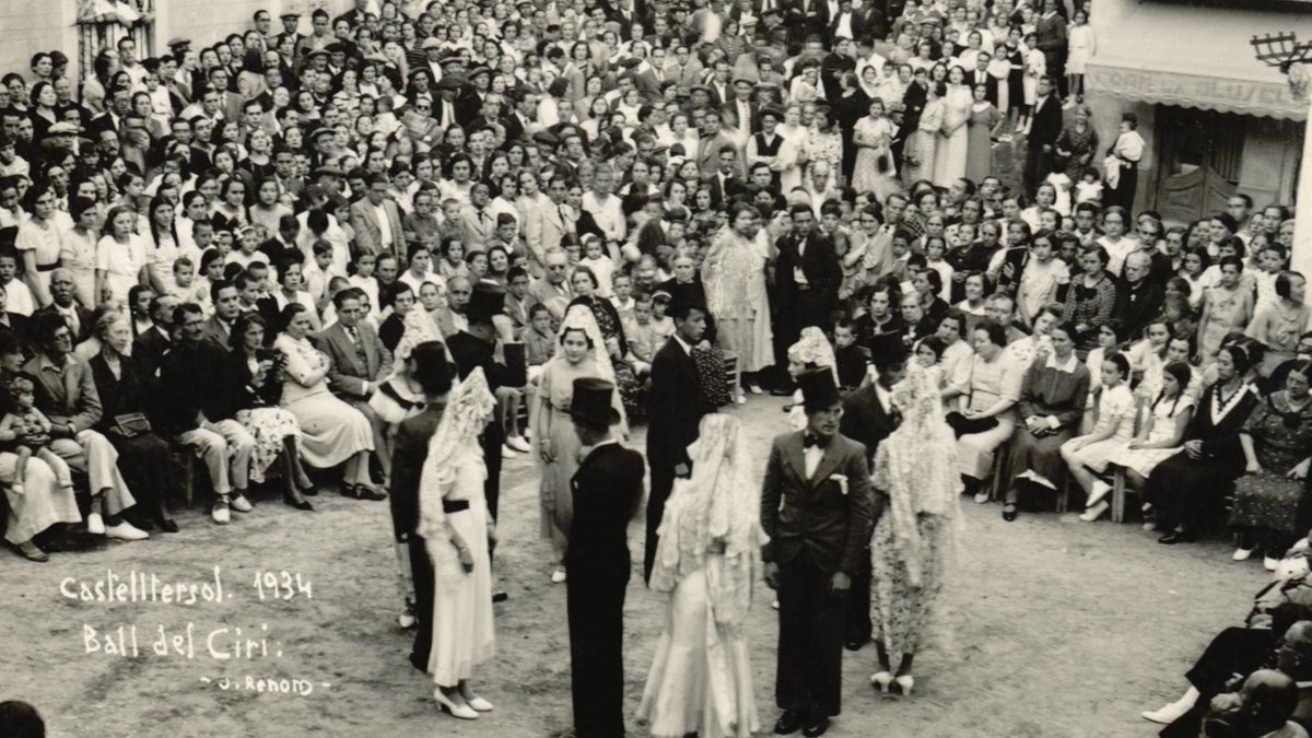 dansacastell's tweet photo. El Ball del Ciri i la Dansa de Castellterçol són d'origen incert, però molt antic. Ja en el segle XIX Castellterçol tenia un ball propi anomenat “Dansa” que es ballava el dia principal de la Festa Major.

Enguany fa 100 anys de dues referències destacades: https://t.co/YPvFKg6c5J