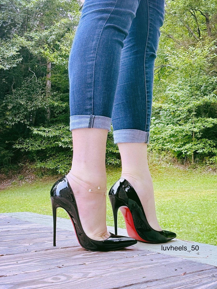 #luvshoes #highheels #heels #shoesdaytuesday #louboutin #jeans #jeansandheels #shoes #officeheels #tuesdayvibe