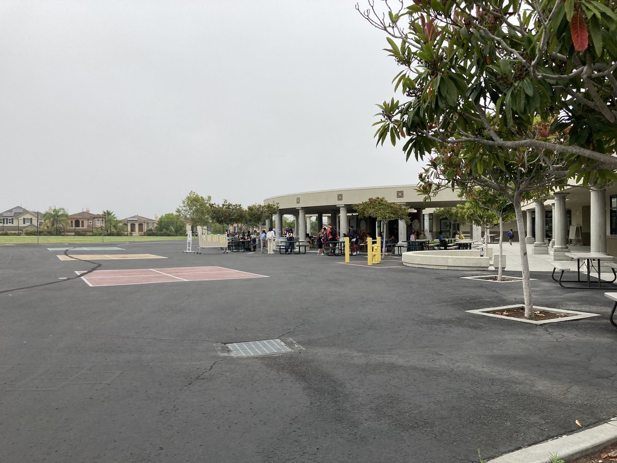 CNS serving breakfast before school to start us off for day two!
#sycridge #DMUSD #CNS