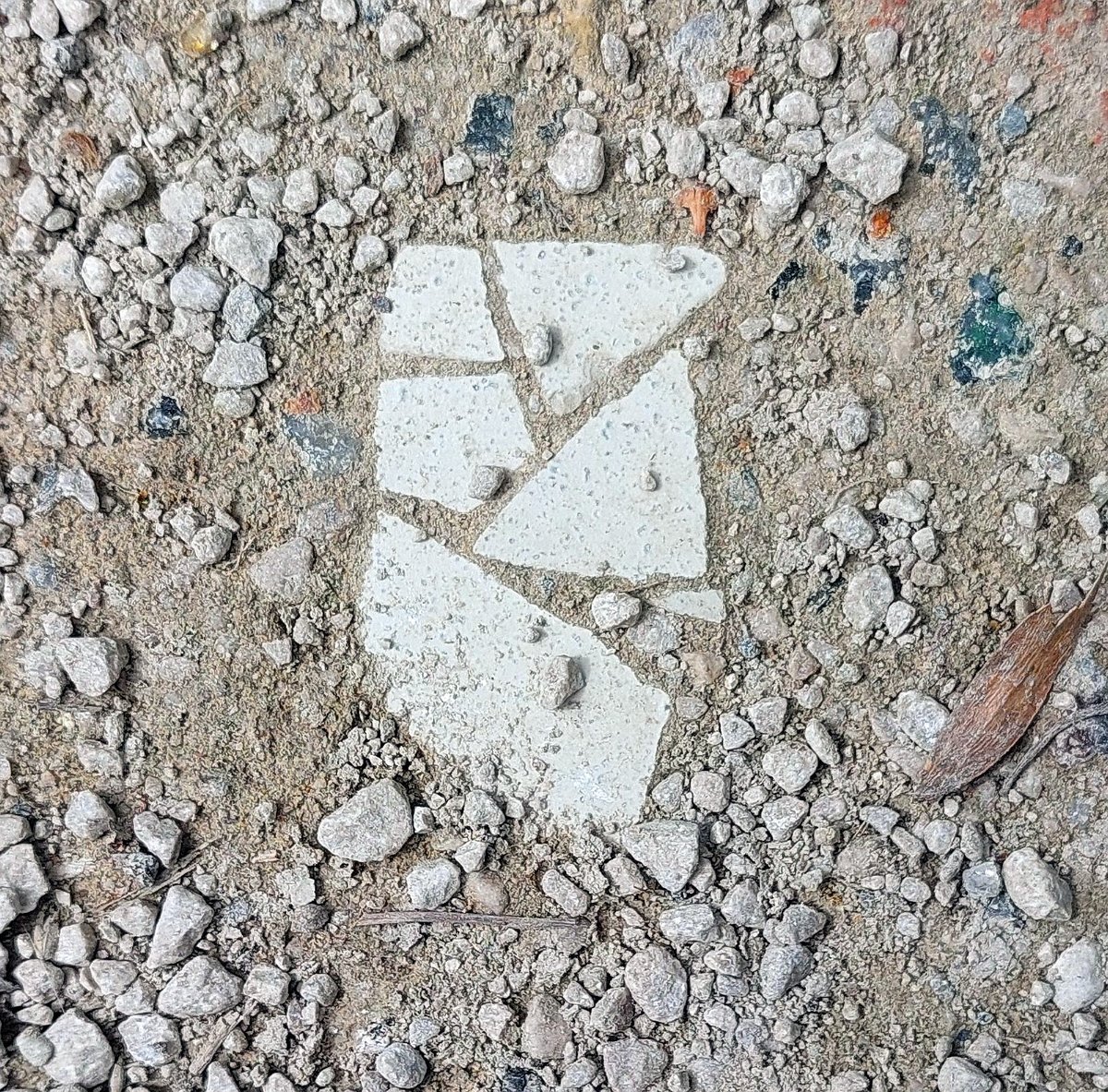 LastDarkWard's tweet photo. And some retain their shape, cracked into tessellation as they were pressed into the ground. https://t.co/p8rr8Ic2U1