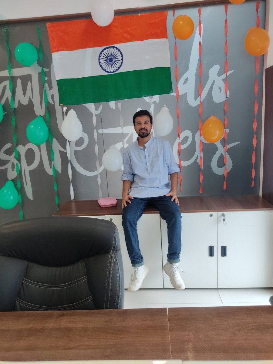 PrajapatMaxx's tweet photo. देश के 77वें स्वतंत्रता दिवस पर समस्त देशवासियों को हार्दिक शुभकामनाएं।
स्वतंत्रता संग्राम में अपना अमूल्य योगदान देने वाले हमारे महान स्वतंत्रता सेनानियों को मैं दिल से नमन करता हूं।
आइए, आज के दिन हम मिलकर देश की एकता, अखंडता, संप्रभुता, लोकतंत्र व संविधान की रक्षा का प्रण लें https://t.co/HYvpXCM1wV