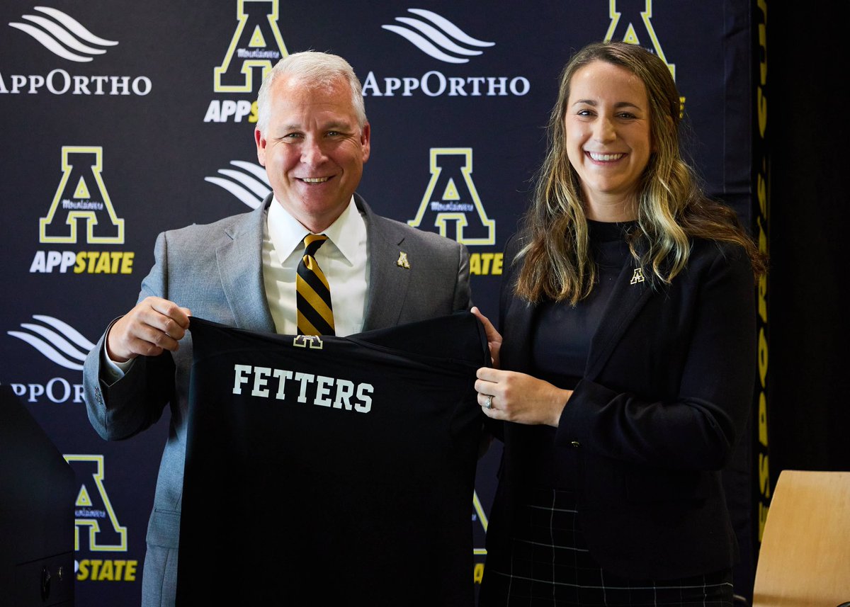 AppWTennis's tweet photo. 𝐒𝐡𝐞’𝐬 𝐡𝐞𝐫𝐞!

Welcome to the Mountaineer family, @CoachHStill!! 

#OneWay https://t.co/xh9f5KKKMO