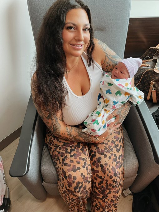 im in love w my niece y&rsquo;all look how perf she is.  💕🥹🤭 https://t.co/sPwDU26m4V