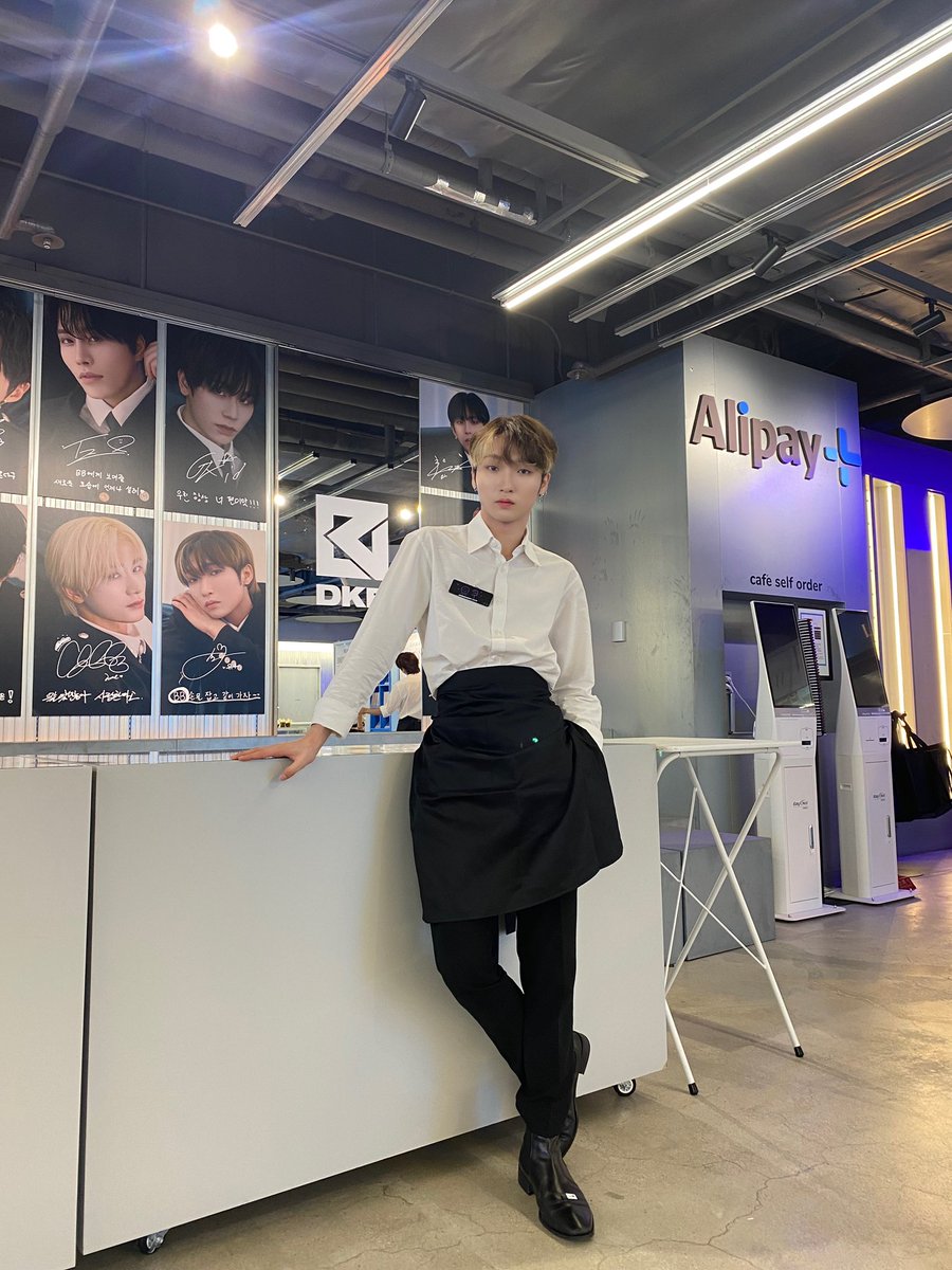 DKB_BRAVE's tweet photo. 1일 다크비 카페♡
언제나 BB의 방문 기다리고 있습니다☕
DKB Cafe ♡
I'm always waiting for BB's visit ☕

#유쿠 #YUKU #다크비 #DKB 
#We_Love_You
#말했잖아 #All_Yours https://t.co/LtafJiXZ1K
