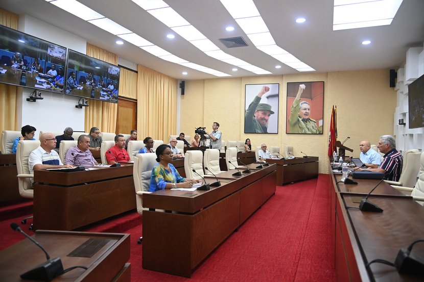 La sistematicidad es clave para dar seguimiento a todo cuanto se hace en territorios afectados por eventos climatológicos, subrayó el Presidente de #Cuba 🇨🇺 <a href="/DiazCanelB/">Miguel Díaz-Canel Bermúdez</a> en reunión de chequeo a la recuperación en provincias afectadas por recientes lluvias y por el huracán Ian.