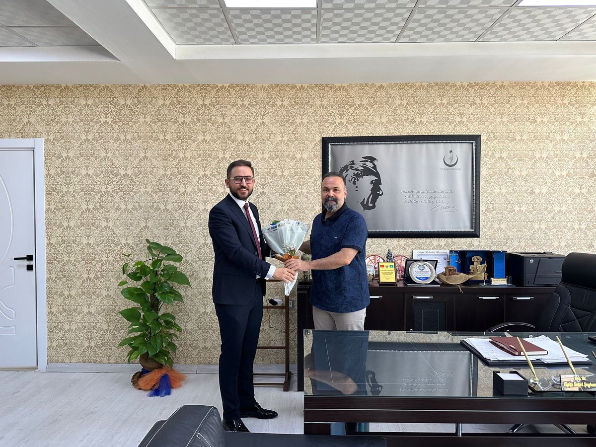 sanliurfaism's tweet photo. Doç.Dr.Eyüp Sabri Şeyhanlı’nın görev değişikliği ile boşalan Acil Sağlık Hizmetleri Başkanlığına Dr.Abdulkadir kısmet atanmıştır.
Başkanımıza yeni görevinde başarılar dilerim. https://t.co/jB6IHD6QDR