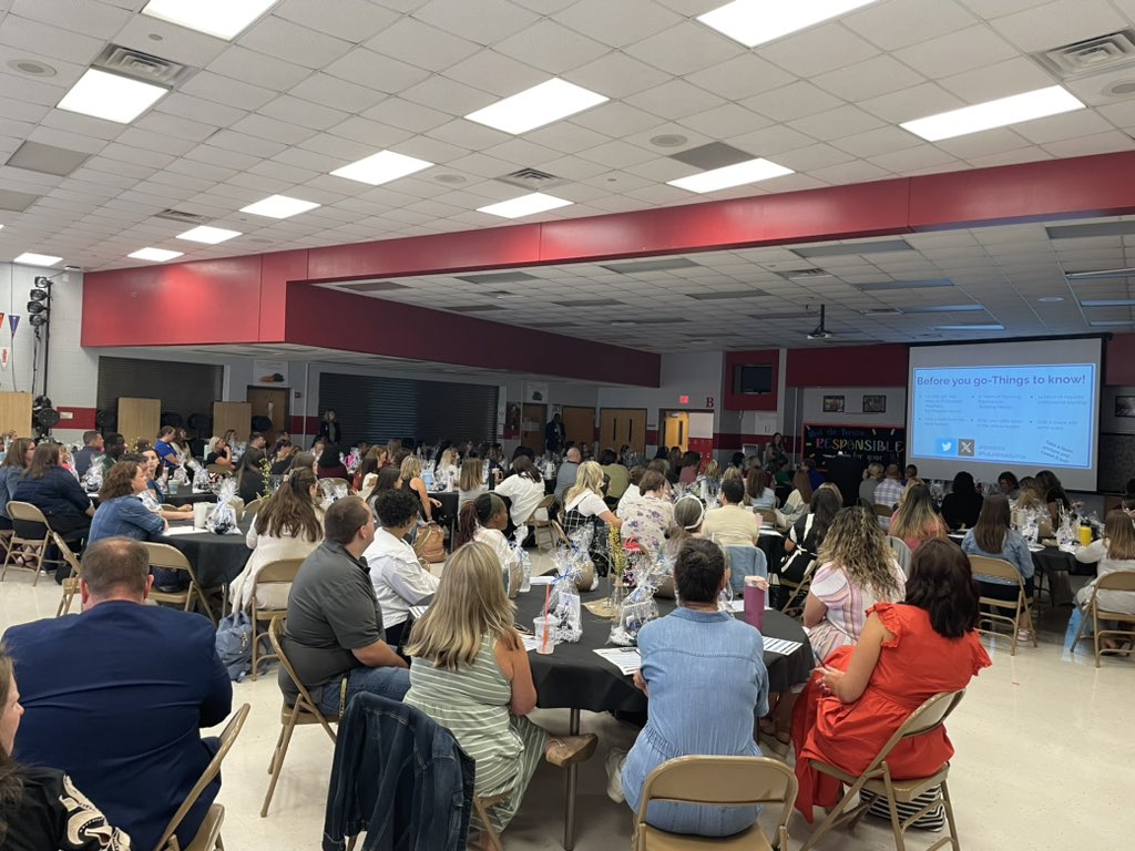 BarbiChisholm's tweet image. I am so excited to have the Opportunity to welcome all of our new middle school educators on my first New Educator Induction Day! With the energy and experiences of our new staff, I know we are going to have an amazing year! @ipsd204 #futureready204