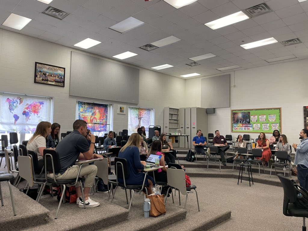 BarbiChisholm's tweet image. I am so excited to have the Opportunity to welcome all of our new middle school educators on my first New Educator Induction Day! With the energy and experiences of our new staff, I know we are going to have an amazing year! @ipsd204 #futureready204