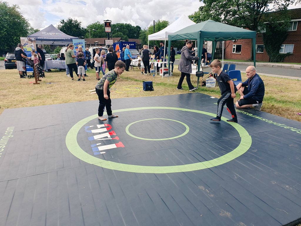 eddykavanagh1's tweet photo. A great partnership day held in Breightmet this afternoon by @Clarion_Group and @PH_Bolton  A big thank you to all the local providers who attended &amp; showcased what they deliver in the local community. Also, big thank you to the volunteers &amp; @BoltonChampions for their support. https://t.co/oexMT1DPA6