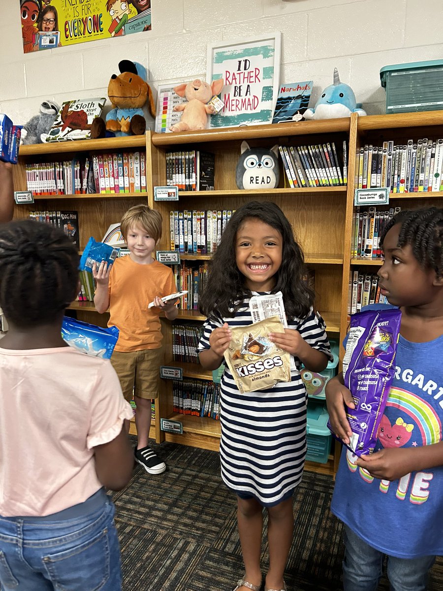 OrrsElementary's tweet photo. Thank you to the Colliers Dorm Parents for giving our students all of these smiles!! We appreciate your support and providing our students with these helpful and much needed donations!! 🥰🥰🥰 #extraORRdinary https://t.co/SIv7SfoJMj
