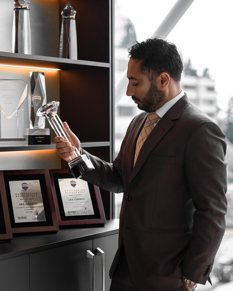 jasoberoi_group's tweet photo. When I first got into real estate no one gave me a chance as I was coming in from a hospitality background.

But years later, I look at these awards and I can't help but feel that I've made it.

#JourneyToSuccess #OvercomingDoubt #AwardsAndAchievements https://t.co/H8Hzm7zwk0