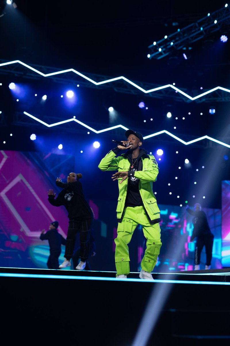 Official_MissSA's tweet photo. Stellar performances from our headlining acts which kept us all on our feet ππΊ
@Robot_Boii
@Joan_Siki
@BrendaMtambo
@JimmyNevis
#misssa2023 #artists #headliningacts #pageantfinale https://t.co/8j4zr6zZfb