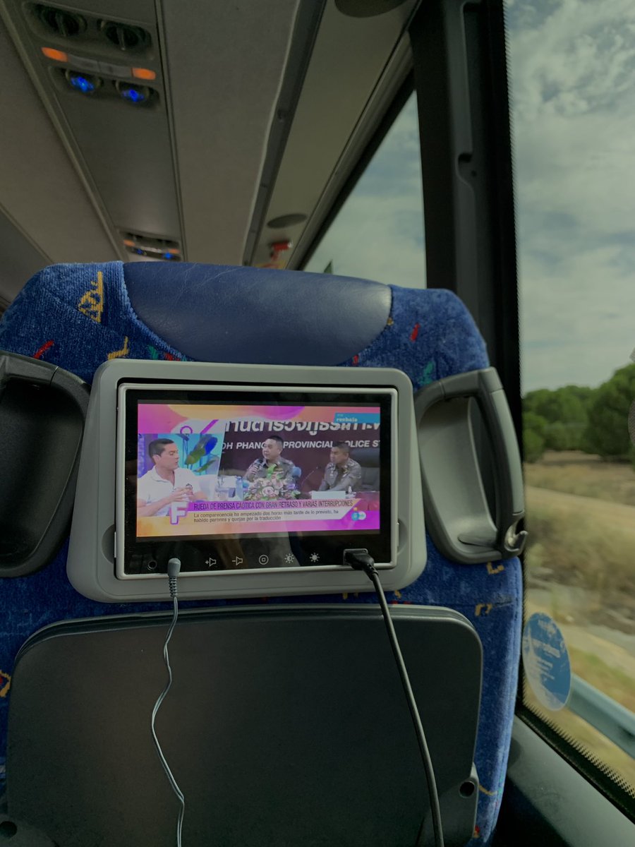 _nxxap_'s tweet photo. Una siempre maruja PERO y esta modernización de ALSA??? Ósea perdona, y sus cascos con almohadilla???

Bitch i cant belive thissss 🦦 https://t.co/3V7bR3OPw8