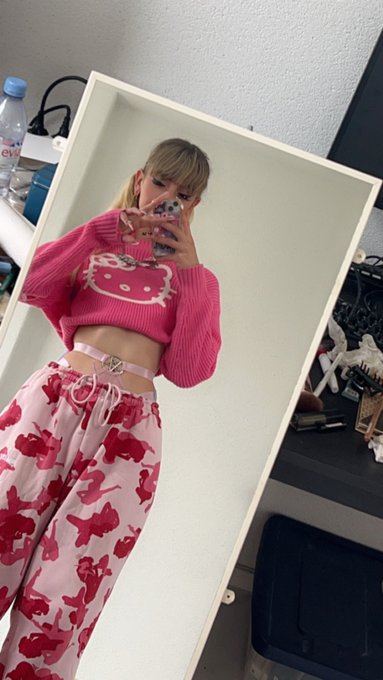 what a girl wears when out hunting for gamer boys https://t.co/wCV2latN7j