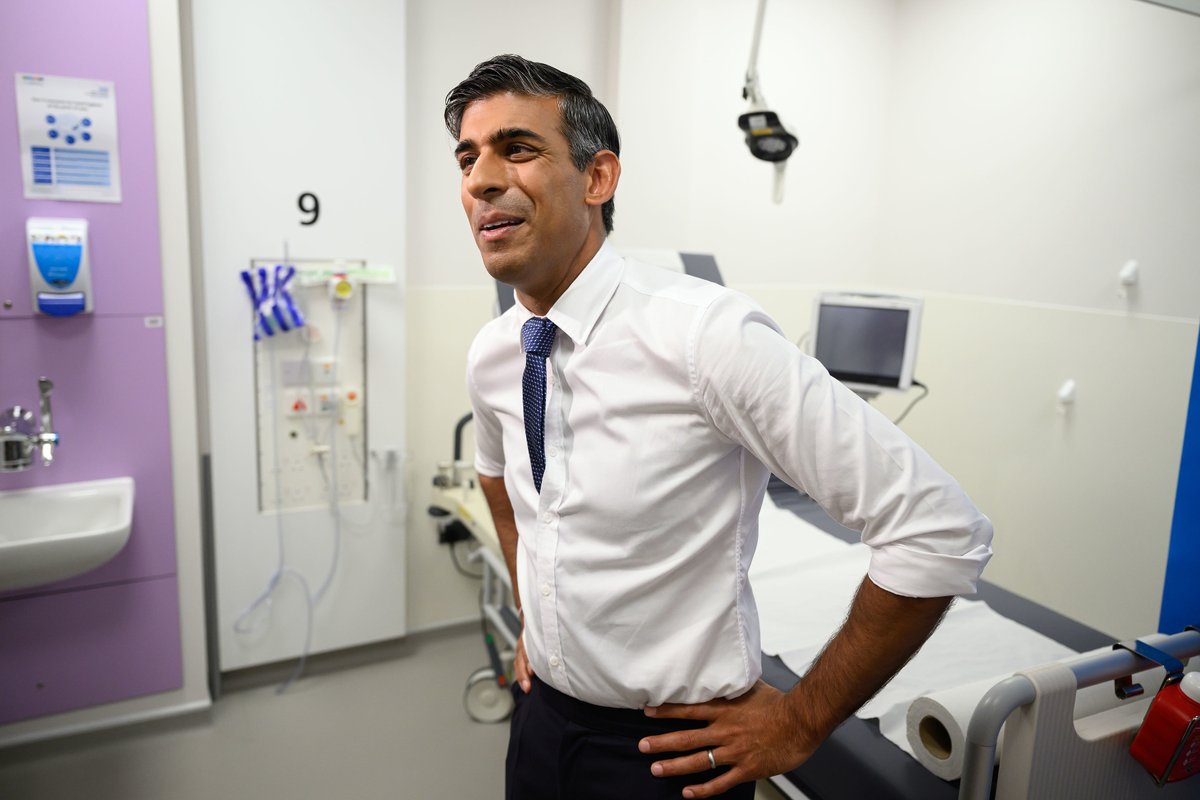 MirrorPolitics's tweet photo. Rishi Sunak hails 900 new NHS beds for winter - but 12,000 have been cut since 2010
https://t.co/9dmUHPHbpb https://t.co/mGak5ErsFf
