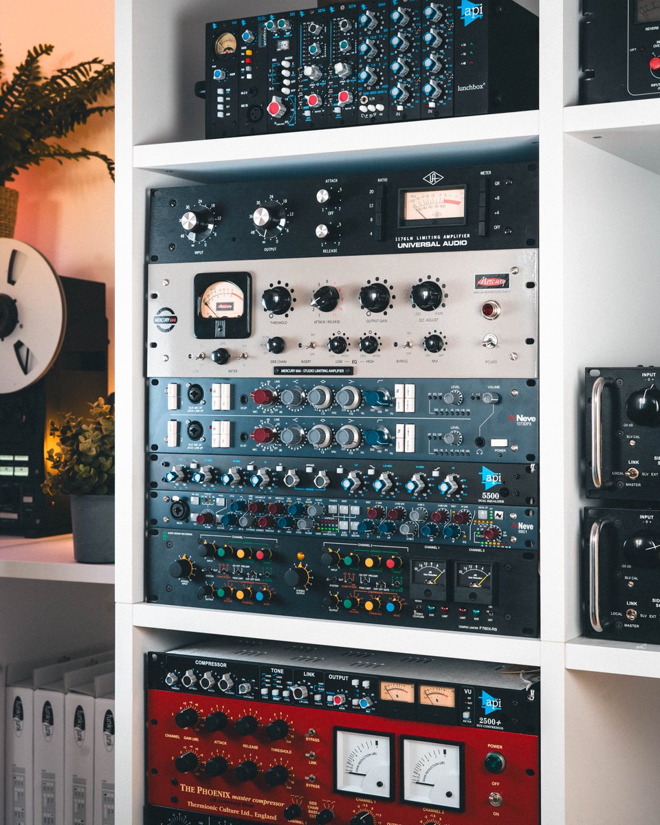 The best #shelfie you’ll see today? We think so!😍Featuring a handful of our latest new and used arrivals, all currently in stock and waiting to go to new homes 📷
Shop now at funky-junk.com