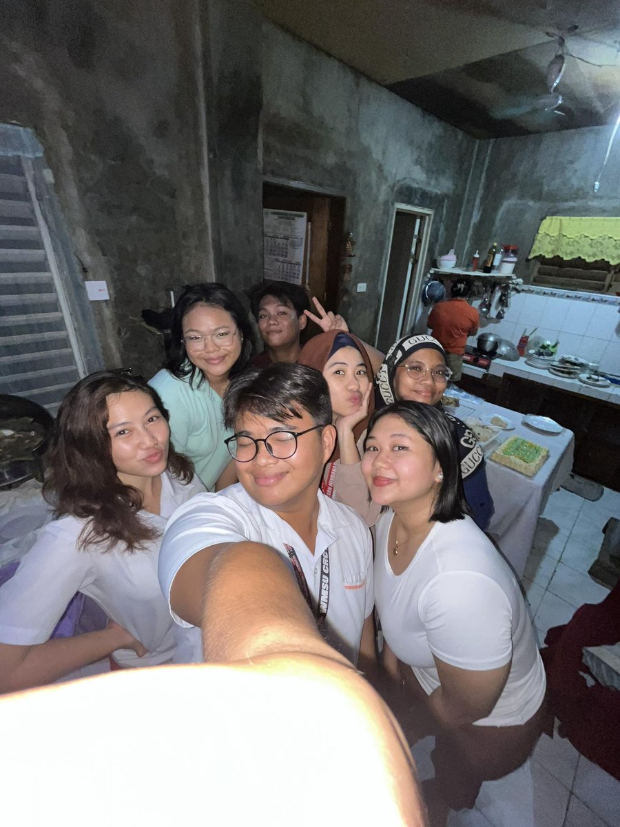 mirahuyo's tweet photo. late post, hbd deij

spot the difference HAHAHAHA https://t.co/2cdY0mYLfo