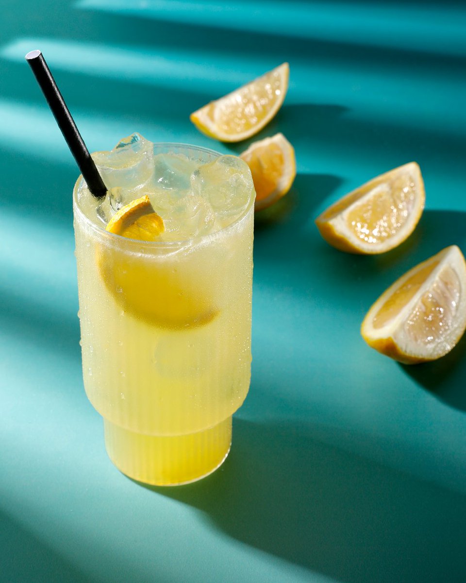 Caffe_Nero_Tr's tweet photo. Çocukluğunuza ufak bir seyahat: Homemade Lemonade 🍋🧊

#caffenero #caffeneroturkiye #HomemadeLemonade https://t.co/5YKQoXolz2
