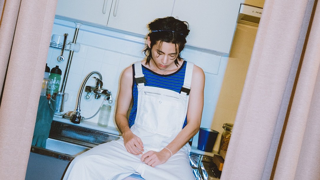 BTStranslation_'s tweet photo. me looking at these photos like i've never seen arms before https://t.co/R3nz42XwoN