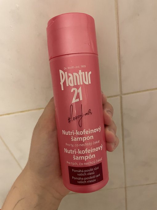 Použ&iacute;v&aacute;m tenhle shit už rok a půl a až dneska sem si v&scaron;imla ze tam je naps&aacute;no že to mus&iacute;&scaron; m&iacute;t na hlavě<a href="/tag/genshin"class="tags"><span>#genshin</span></a>