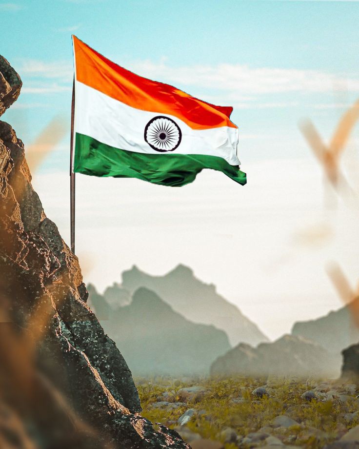 *🇮🇳۔|[وطن سے محبت]|۔🇮🇳*

حضرت عبداللہ بن عباس رضی الله عنہما کہتے ہیں کہ رسول اللہ صلی اللہ علیہ وسلم نے مکہ کو خطاب کرتے ہوئے فرمایا: *”کتنا پاکیزہ شہر ہے تو اور تو کتنا مجھے محبوب ہے، میری قوم نے مجھے تجھ سے نہ نکالا ہوتا تو میں تیرے علاوہ کہیں اور نہ رہتا“۔*

*سنن ترمذی:3926*