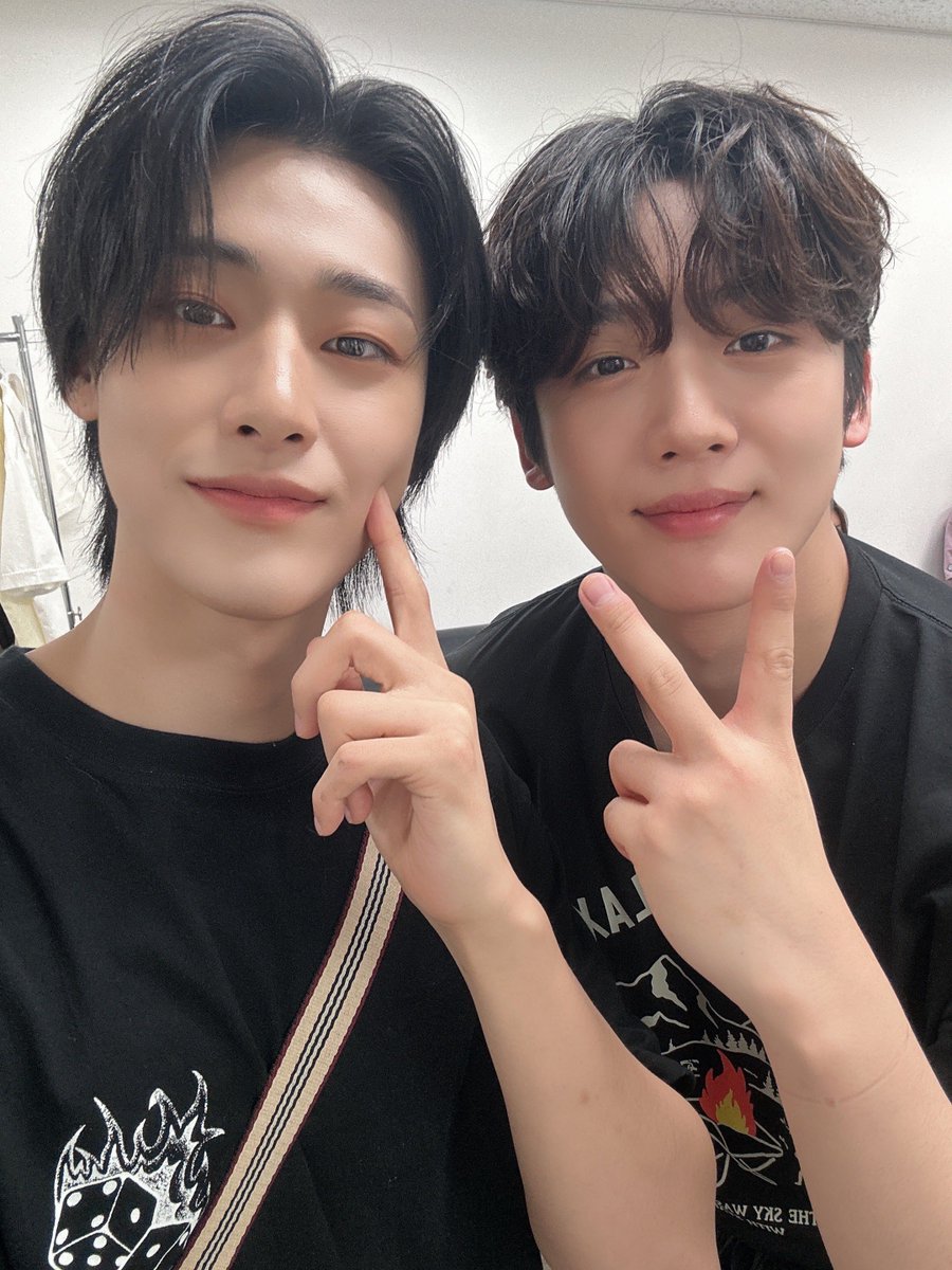 강심장 리그 속 귀여움을 장악한 뀨즈 용하, 요한💟 늦은 시간에도 구구즈의 이야기들을 함께해 주셔서 감사합니다💜💙 루아이 굳밤🌙 #위아이...