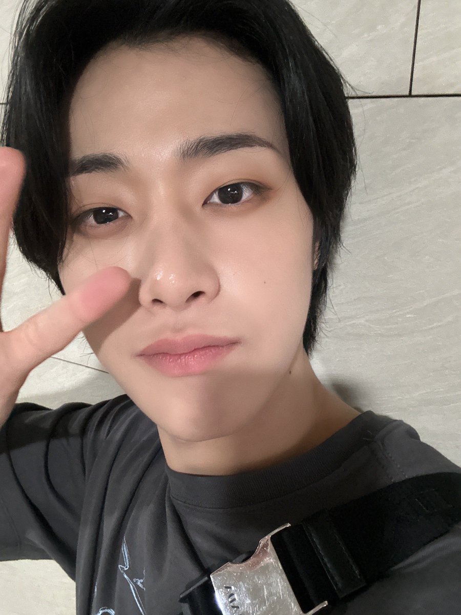 강심장 리그 속 귀여움을 장악한 뀨즈 용하, 요한💟 늦은 시간에도 구구즈의 이야기들을 함께해 주셔서 감사합니다💜💙 루아이 굳밤🌙 #위아이...