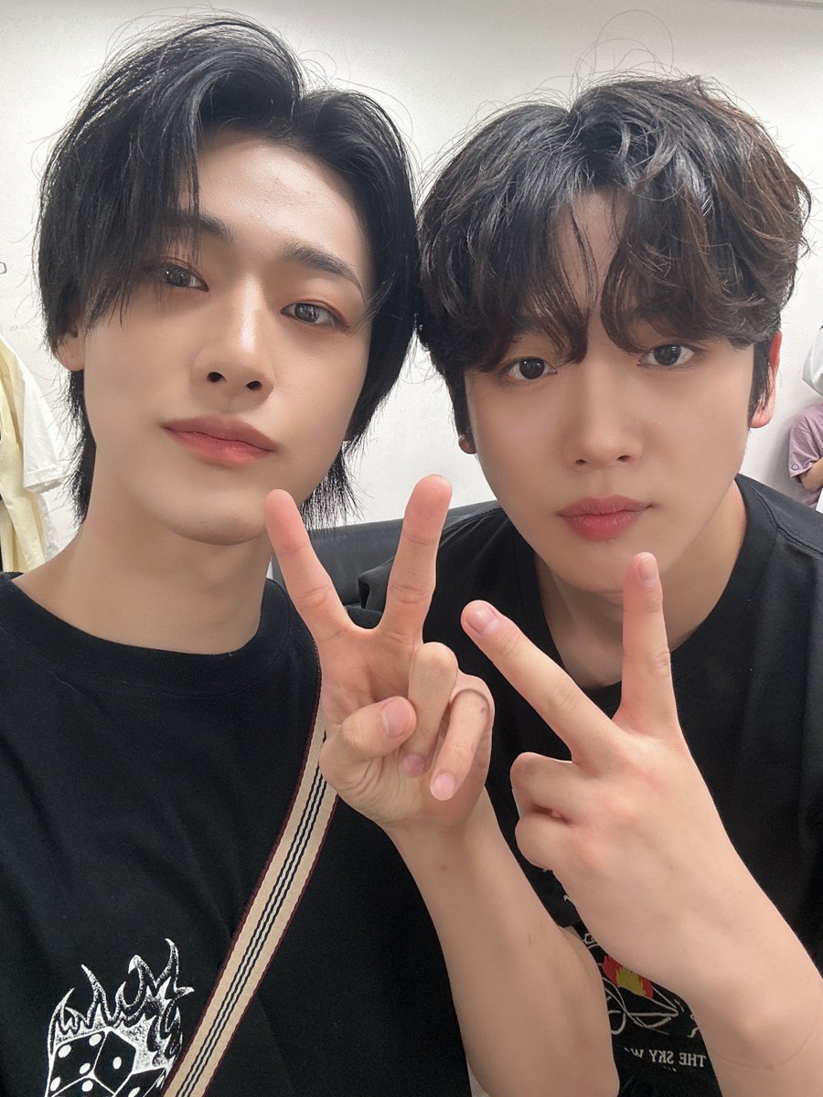 강심장 리그 속 귀여움을 장악한 뀨즈 용하, 요한💟 늦은 시간에도 구구즈의 이야기들을 함께해 주셔서 감사합니다💜💙 루아이 굳밤🌙 #위아이...