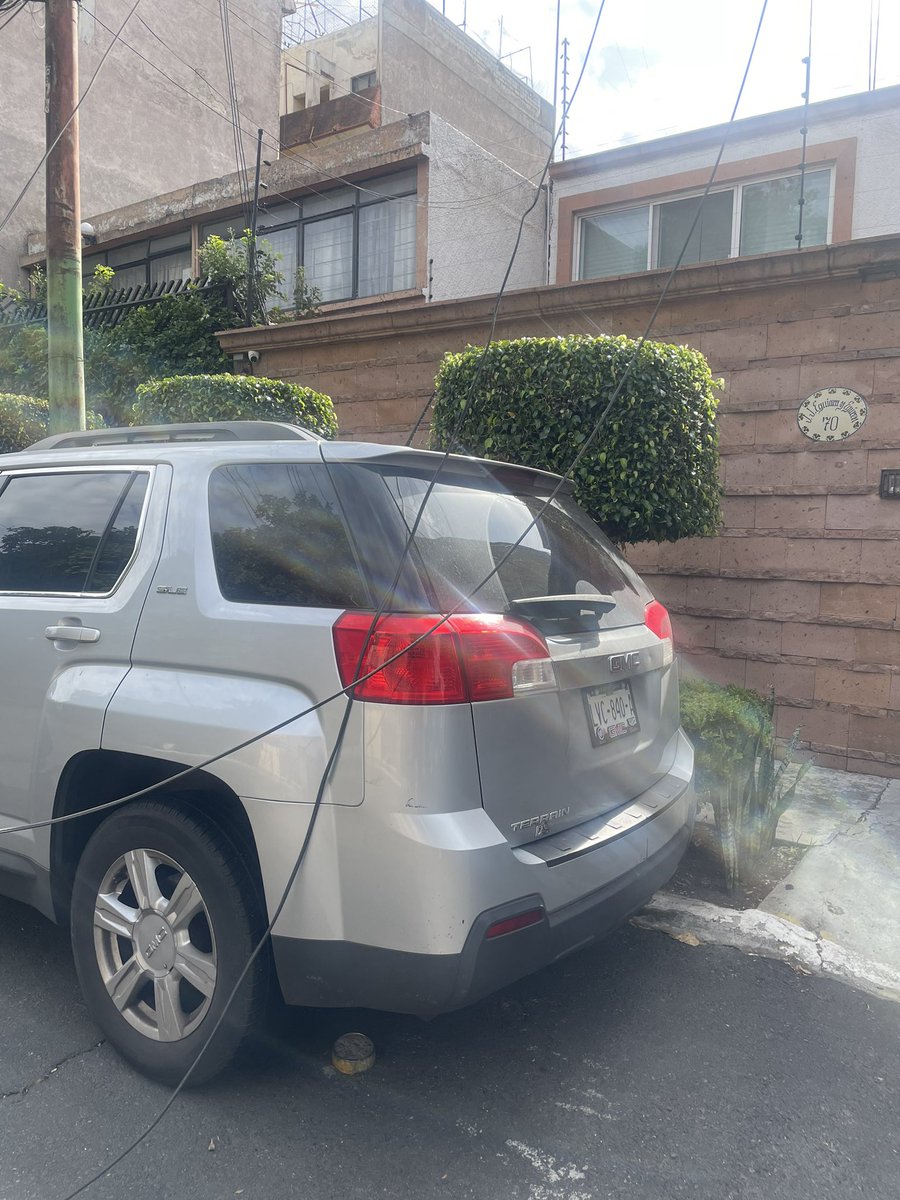 koMartinez's tweet photo. @IztacalcoAl solicitamos su amable apoyo/orientación para retirar cables en la calle Juan José Eguiara y Eguren, Viducto Piedad. Gracias! https://t.co/Rpr1g7oVYw