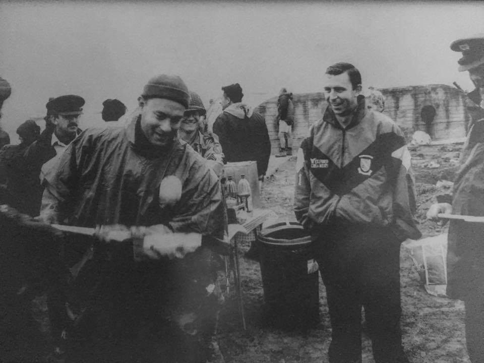 Wexford hurling legend Larry O'Gorman looks on at Hollywood actor Tom Hanks in #Curracloe (1997). #Wexford #Ireland