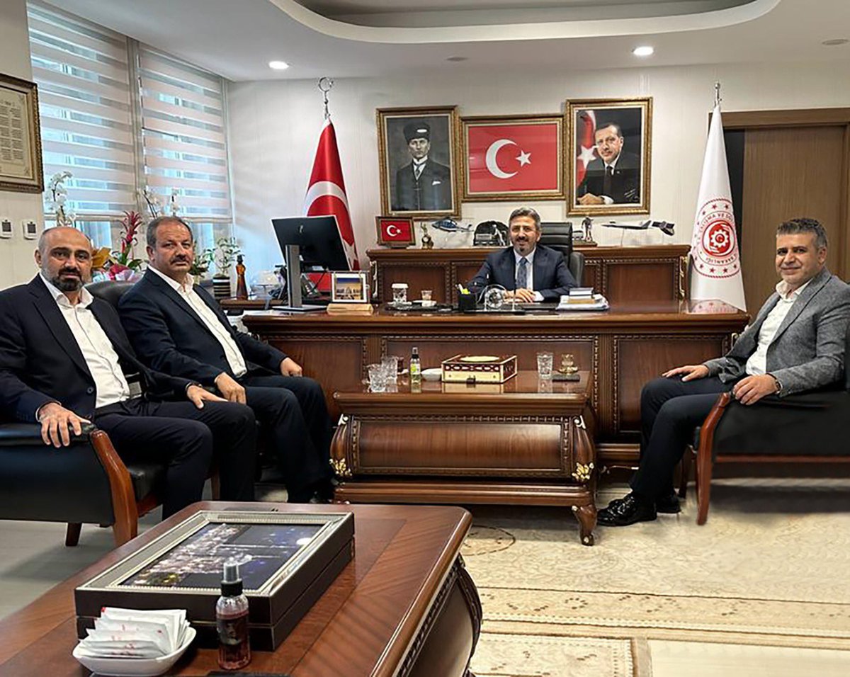 AhmetAYDIN_02's tweet photo. Sağlık-Sen Genel Başkanı Sn. Mahmut Faruk Doğan ve Genel Başkan Yardımcılarını @csgbakanligi ‘nda misafir ettik. 

7. Dönem Toplu Sözleşme görüşmelerinde gelinen aşama hakkında görüş alışverişinde bulunduk. 

Sn. Başkana nazik ziyaretleri için teşekkür ederim. https://t.co/36vcC0WEbv