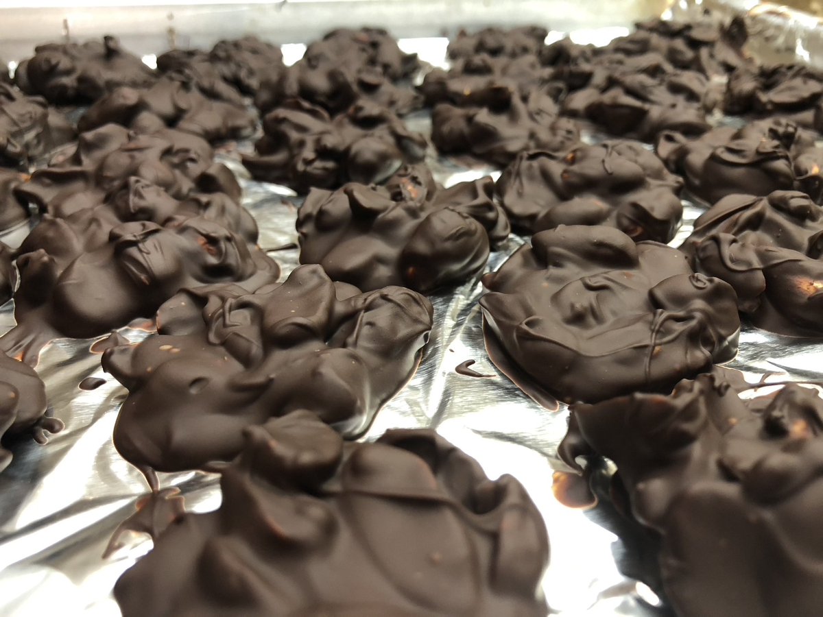 RobertNJohnson5's tweet photo. #Homemade #PeanutClusters Dark Chocolate Butterscotch !
Kirkland ( Costco ) Peanuts 🥜!
Very difficult to find peanut clusters in the stores. So, Wifey 🐻 , makes them for Papa Bear 🐻
#tasty
#DiningWithTheJohnsons https://t.co/IaxIIbzPVM