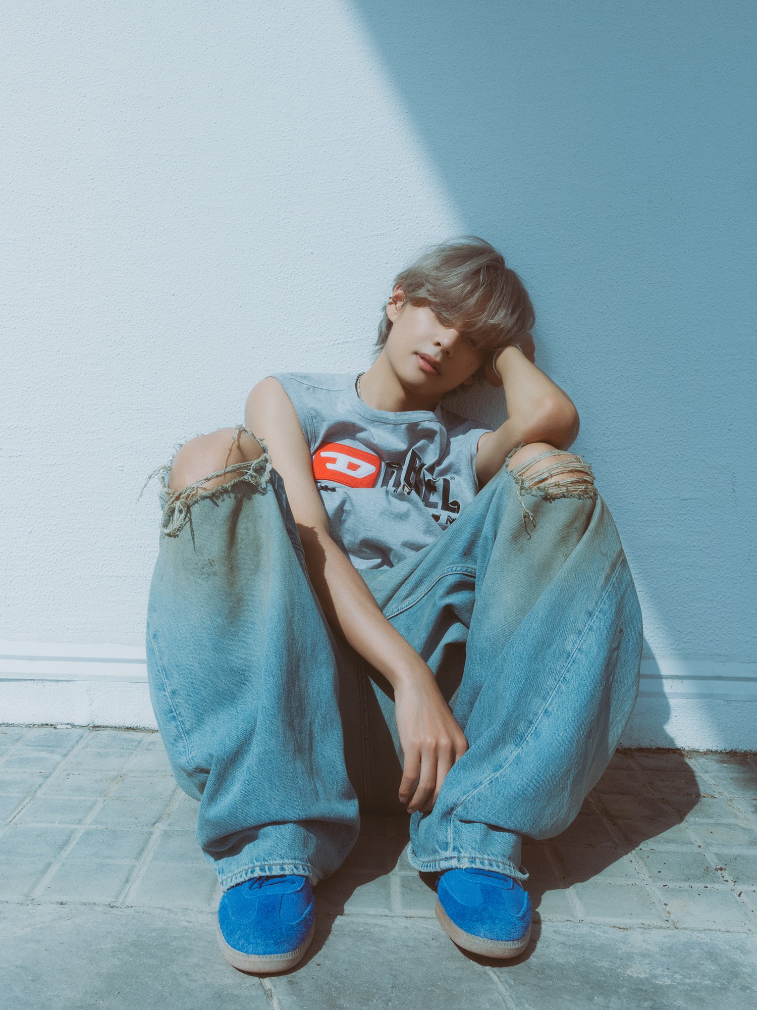 BTS V サイン ポスター テテテヒョン LAYOVER BTS V サイン ポスター テテテヒョン LAYOVER（Layover' 3形態