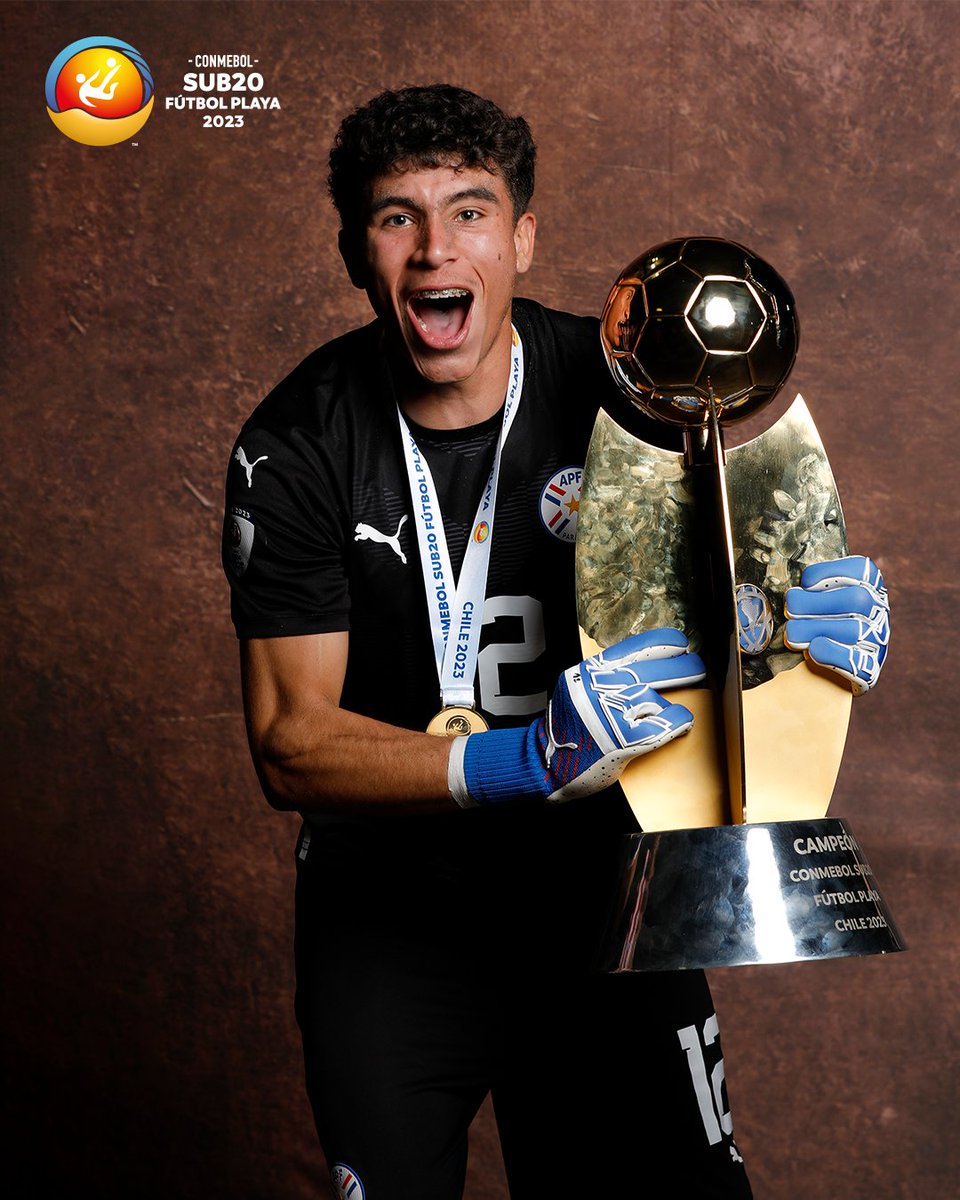 CONMEBOL's tweet photo. ¡Los campeones de @lospynandipy, con su premio! 🇵🇾

🏆 CONMEBOL Sub20 Fútbol Playa

#Sub20FP #CreeEnGrande https://t.co/bNmgWDaxwA