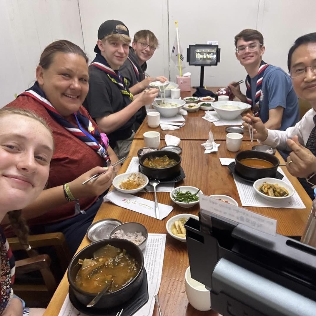 Many Units have been sharing final meals together in Seoul 🇰🇷

Korean barbecues and street food seems to be proving very popular 🍱🍜🥘

#UK25WSJ #DreamWild #DrawYourDream