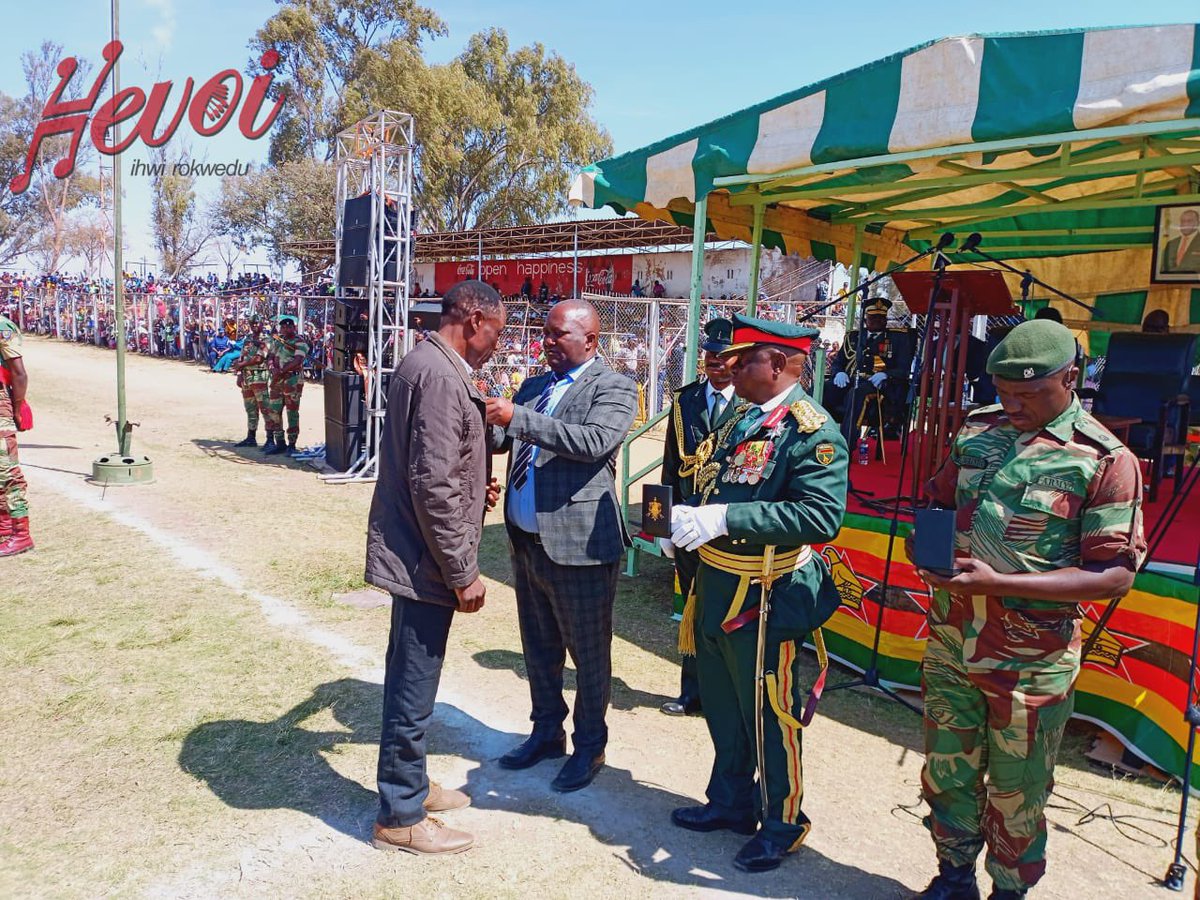 HevoiFm's tweet image. Zimbabwe Defence Forces Day : War collaborators from Masvingo province receiving medals.

#zimbabwedefenceforcesday 
#hevoifm