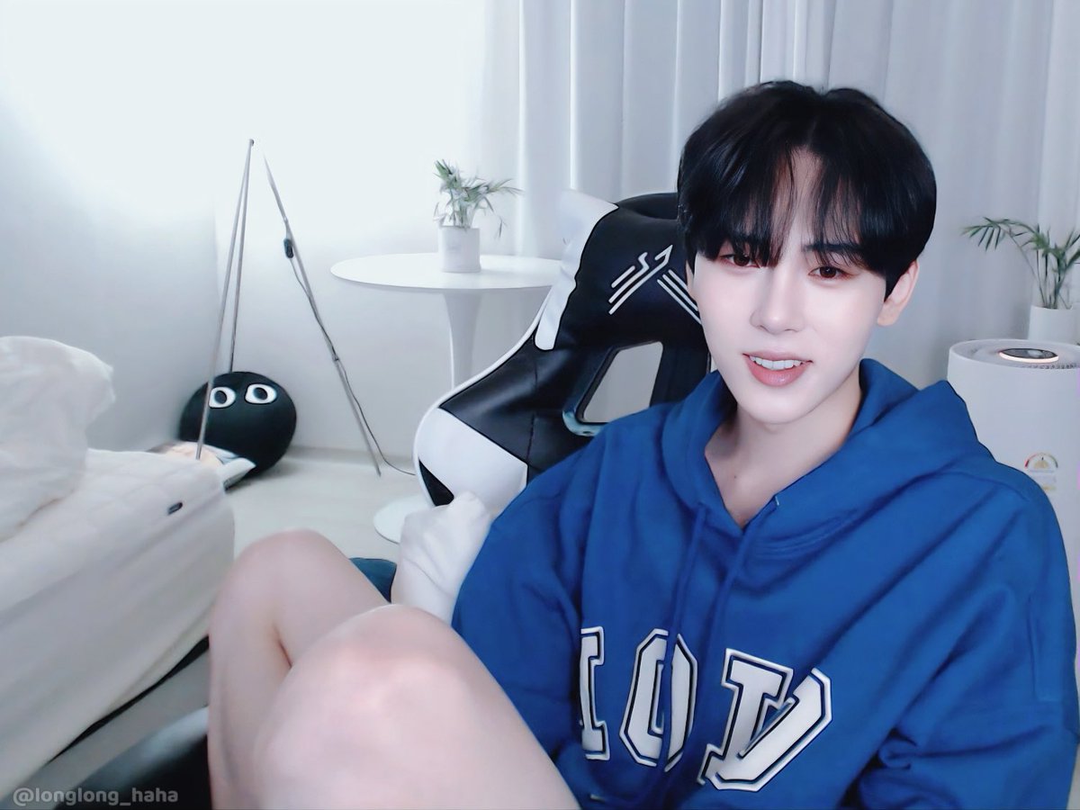 longlong_haha's tweet photo. 😏

#정현 #이정현 #JUNGHYUN https://t.co/RhEMzzI9Xh