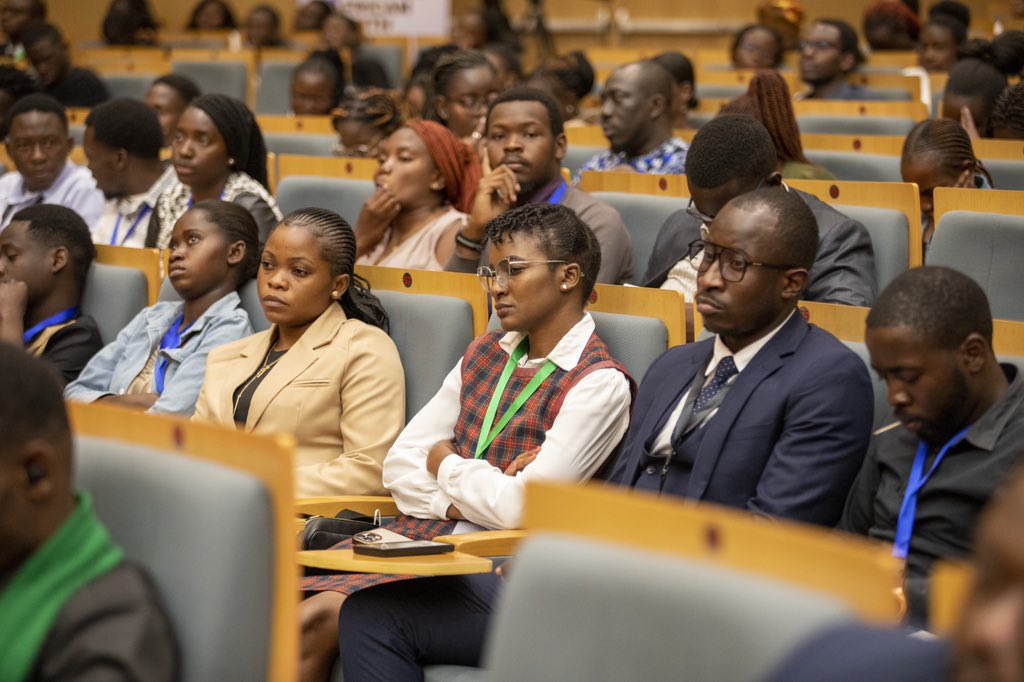 youthsdgssummit's tweet photo. #Happeningnow at the 5th #AYSDGs: 

A plenary session on attaining the #SDGs through youth innovation &amp; financing for inclusive development in Africa. 

Our panel are highlighting their work with young people and how it compliments the attainment of the #SDGs. https://t.co/TfxCapKrVm