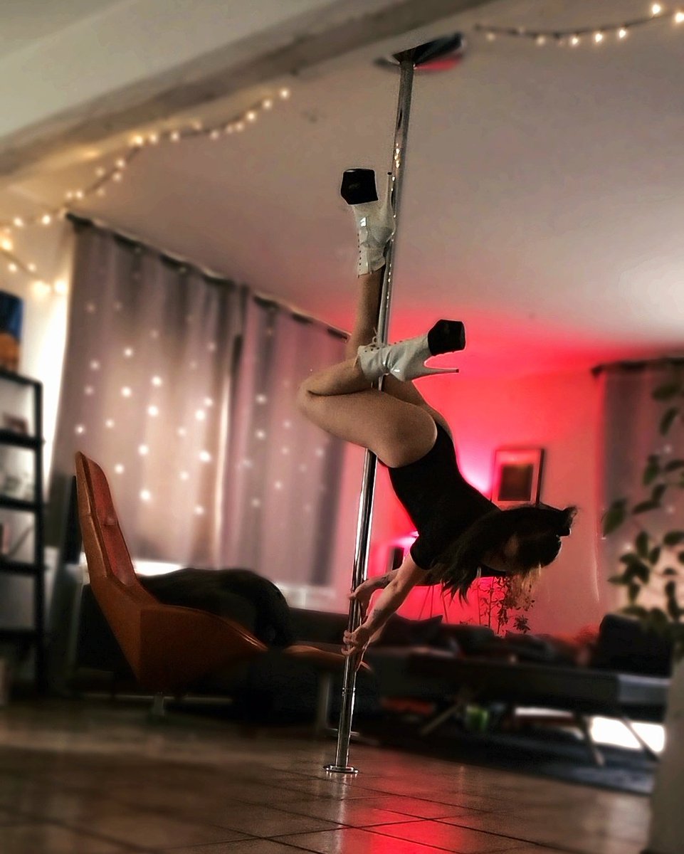 arianenova_'s tweet photo. #polelove https://t.co/T05pwGEdDP