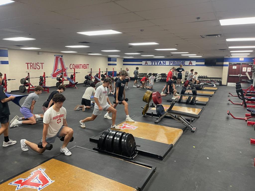 ArcadiaHoops's tweet photo. Day 1 of weights this morning 💪 the guys were getting after it! Big thank you to @mikhrabczuk00 for coming in to work with us! https://t.co/3hKMverV0S