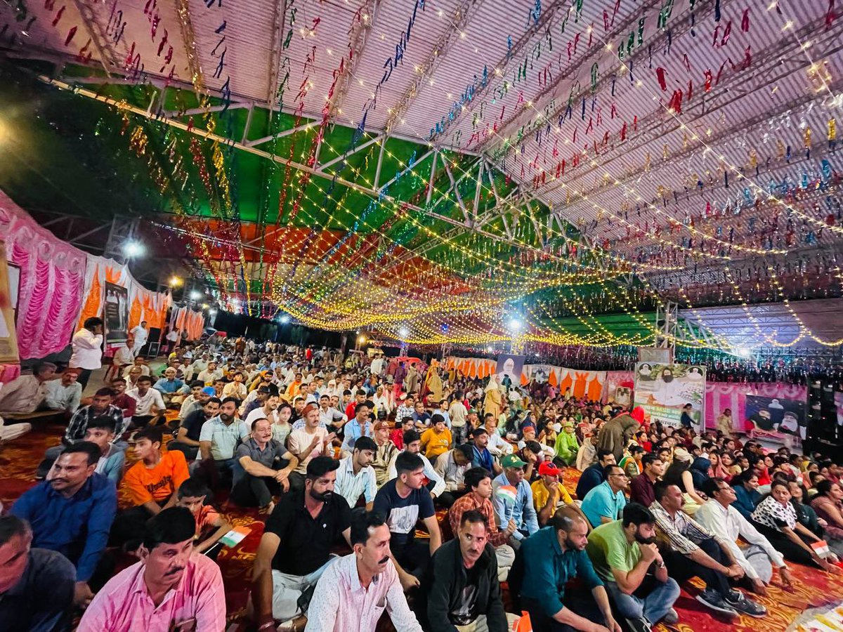 Princeynr777's tweet photo. #MegaTreePlantation done in the morning, now sadh sangat of Dera Sacha Sauda is ready for MSG Bhandara. https://t.co/7nYV4YTL4c