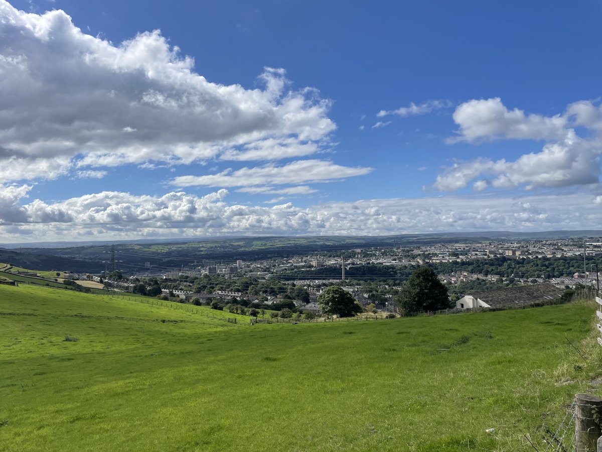 CJHElectrical's tweet photo. A lovely day above the town of #halifax #uk https://t.co/qcIvmJaujC
